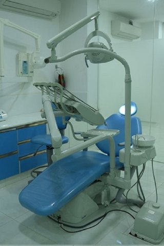 Dental Clinic in Race Course - Crown Dental